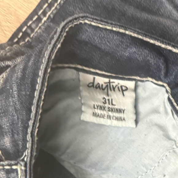 Daytrip Women's Dark Blue Skinny Jeans II LYNX II Women’s Size 31L - EUC - Picture 4 of 5